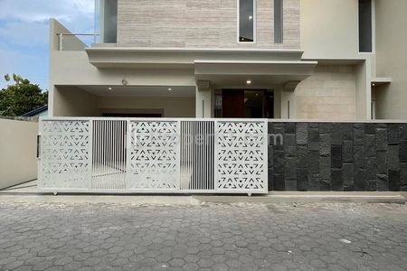 Dijual Rumah Mewah 2 Lantai di Gamping Sleman, Dekat Ring Road Barat Yogyakarta