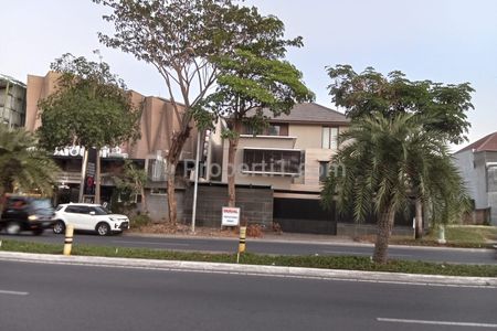 Dijual Rumah Mewah Strategis di Citraland Raya, Surabaya Barat