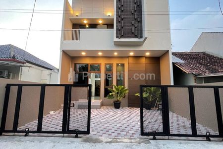 Dijual Rumah Mewah 2 Lantai Dekat Kampus UPN Jogja
