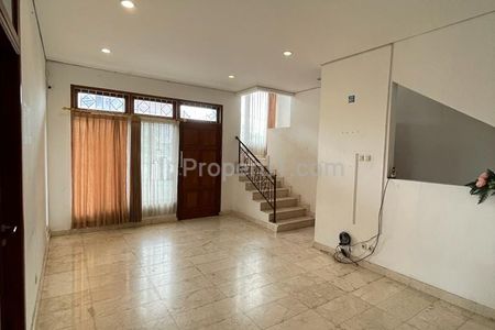 Disewakan / Jual Rumah 2 Lantai, 6+1BR Area Gandaria - Jakarta Selatan