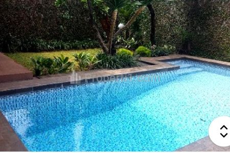 Disewakan Rumah 2 Lantai dengan Fasilitas Private Pool di Area Kemang - Jakarta Selatan