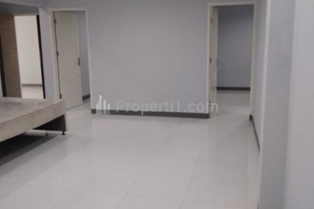 Disewakan Rumah 2 Lantai Area Kebayoran Baru, Jakarta Selatan 4+1BR