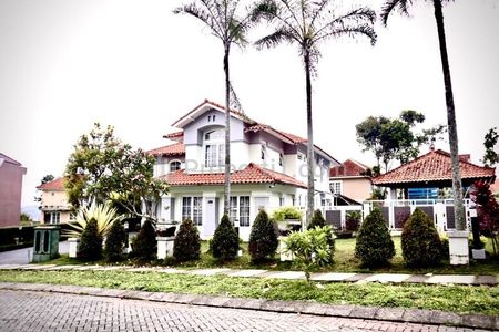 Jual Villa Keluarga di Puncak Resort, 5 Kamar Tidur, Private Pool