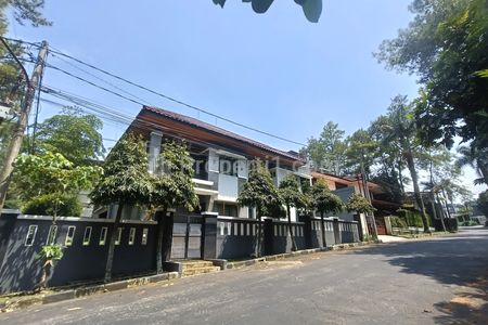 Jual Rumah Luas Harga Murah di Bawah Pasaran Posisi Hook di Gegerkalong Setiabudi Bandung Utara