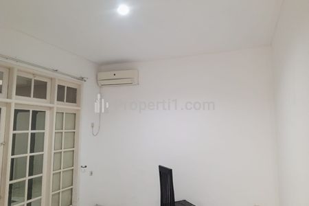 Disewakan Rumah Taman Alfa Indah Luas Tanah 300 m2 di Jakarta Barat
