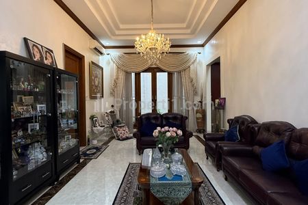 Jual Rumah di Puri Cinere, Depok, Jawa Barat - 5+2 Kamar Tidur Semi Furnished
