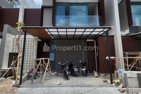 Dijual Rumah Citraland Dempsey Hill Surabaya, Tipe Hazel Deluxe Rooftop Special Unit View Danau - Siap Huni Dekat Ruko Galeria, Bukit Palma, UC, Hokky
