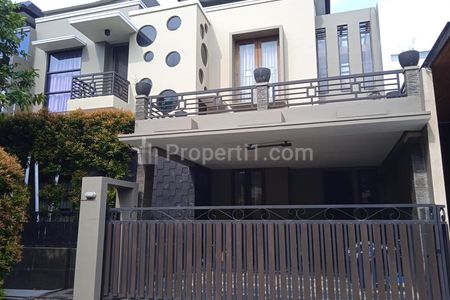 Jual Rumah Mewah dengan Swimming Pool di Pesona Khayangan, Mekar Jaya, Sukmajaya, Depok City, Jawa Barat
