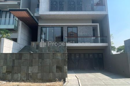 Dijual Rumah Baru Waterfront Citraland Surabaya, Special Garasi Carport Masuk 6 Mobil Bonus 8 Unit AC Baru - Fasad Marmer - Premium Grohe Sanitary