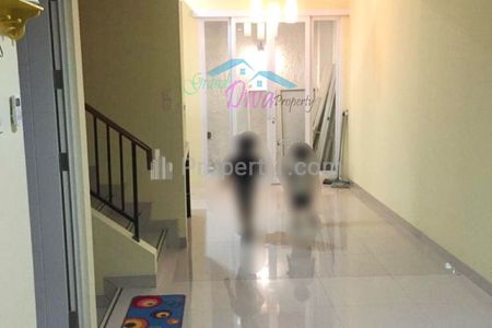 Dijual Rumah Bagus 2 Lantai di Cluster Vasana Harapan Indah Bekasi
