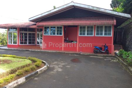 Dijual Villa Sangat Luas di Megamendung, Kabupaten Bogor