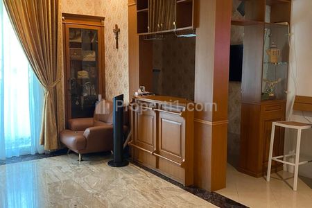 Dijual Rumah Mewah di Kawasan Elit & Strategis dengan Lingkungan Asri, Nyaman & Bebas Banjir di Cinere, Depok