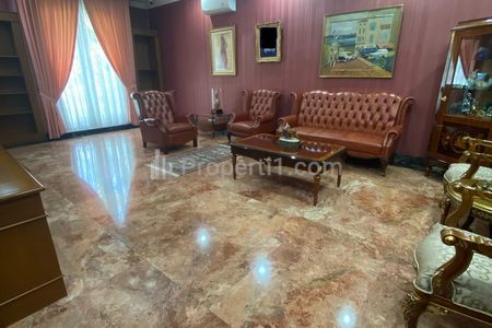 Dijual Rumah Mewah di Kawasan Elit & Strategis dengan Lingkungan Asri, Nyaman & Bebas Banjir di Cinere, Depok