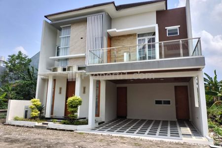 Jual Rumah Mewah Full Furnish Privat Pool dekat SCH Mall, Ngaglik, Sleman, Yogyakarta
