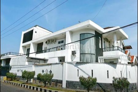 Dijual Rumah Hook di Dharmahusada Indah Utara, Surabaya