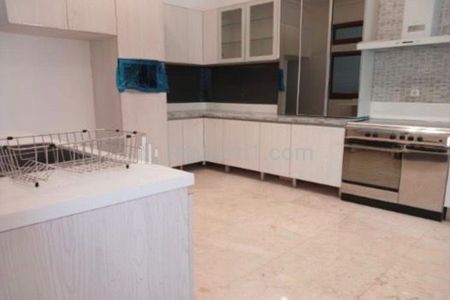 Sewa Rumah Mewah Ada Kolam Renang di Jalan Denpasar, Mega Kuningan, Setiabudi, Jakarta Selatan
