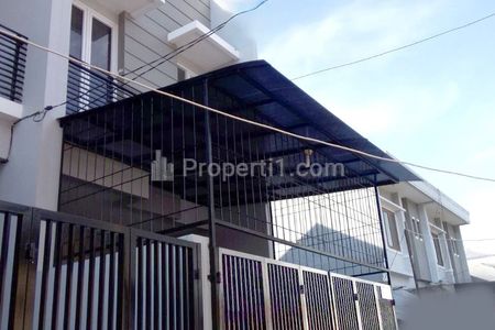 Jual Rumah Bagus, Rapi & Minimalis 3 Lantai Siap Huni di Jalan Mangga GreenVille dekat Tanjung Duren Jakarta Barat