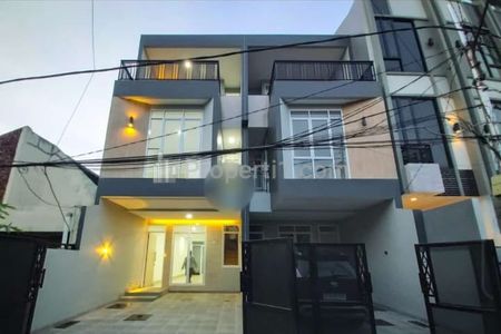 Jual Rumah Baru, Bagus, dan Elegan 3 Lantai, 3 Kamar Siap Huni di Duri Kepa Jakarta Barat, Dekat Tanjung Duren