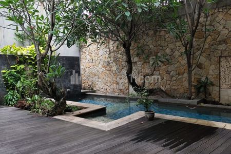 Disewakan Rumah Mewah dengan Pool di Jl. Darmawangsa, Kebayoran Baru, Jakarta Selatan