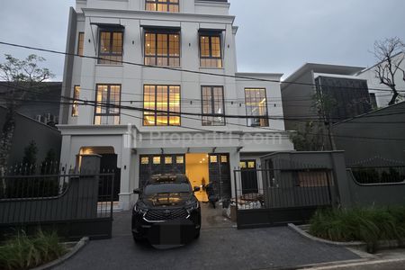 Dijual Rumah Baru 4 Lantai di Kebayoran Baru Dekat Senopati di Jakarta Selatan