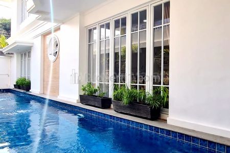 Jual Rumah di Tebet Timur, Mewah dengan Fasilitas Kolam Renang, Fully Furnished, Lebar Jalan Bisa 3 Mobil