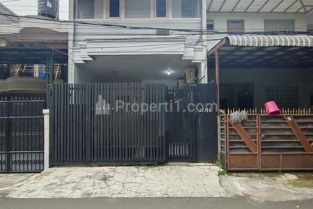 Dijual Rumah Secondary Terawat Dalam Komplek Akses Jalan Lebar di Pondok Kelapa, Jakarta Timur