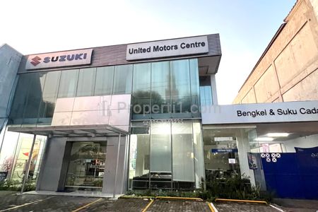 Disewakan Cepat Rumah Usaha Eks Showroom Bengkel Resmi Raya HR Muhammad Surabaya