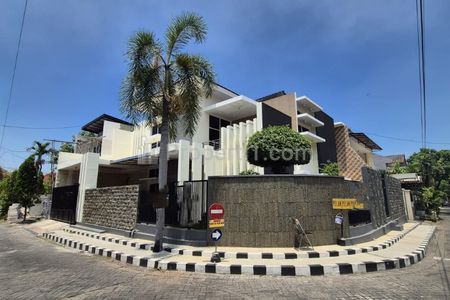 Dijual Rumah Full Furnish Darmo Permai Selatan, Surabaya - Lokasi Hook Strategis; Siap Huni; Lingkungan Tenang dan Eksklusif