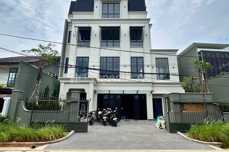 Dijual Rumah Baru 4 Lantai di Kebayoran Baru Dekat Senopati di Jakarta Selatan