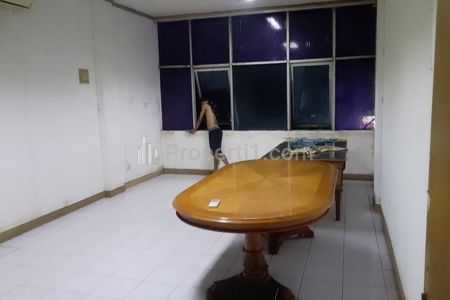 Disewakan Ruko 5 Lantai di Jl. Cilosari Cikini Menteng Jakarta Pusat