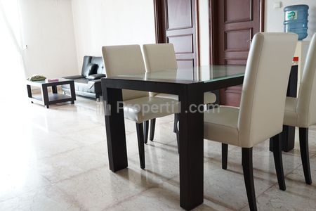 Jual Apartemen 2+1 Bedrooms dengan Private Lift di Belleza Permata Hijau - Semi Furnish