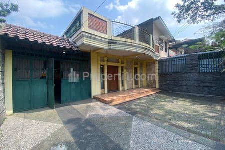 Dijual Rumah Luas dan Kosan 20 Kamar di Antapani Bandung