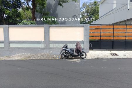 Dijual Tanah dan Bangunan Rumah 2 Lantai Belakang Hotel HYATT Jl. Palagan Km 7 Yogyakarta