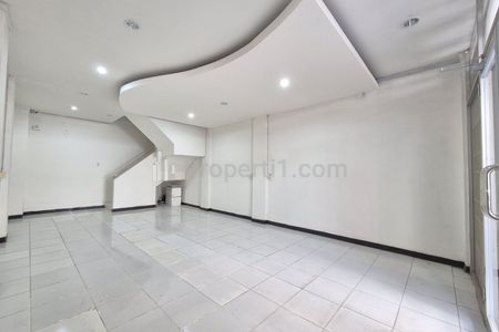 Disewakan Ruko di Klampis Square Surabaya, Bangunan Baru Renov Siap Pakai