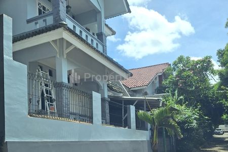 Dijual Rumah 2 Lantai Dalam Komplek di Cinere Depok