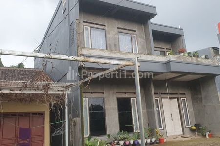 Dijual Cepat Rumah Lokasi Strategis di Cisauk, Tangerang