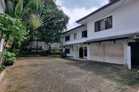 Disewakan Rumah Luas dengan Pool Luas Tanah 2.125m2, di Kemang Timur Jakarta Selatan