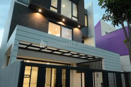 Dijual Rumah Greenwood Citraland Surabaya - Marmer Granite, Garasi, Carport 4 Mobil Luas