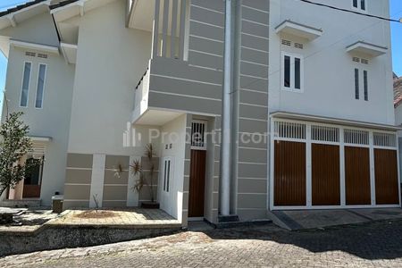 Dijual Villa Aktiv Premium di Tengah Kota Pesanggrahan Batu