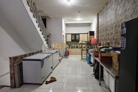Ruko 3,5 Tingkat Dijual di Komplek Cemara Asri Jalan Boulevard Raya - Medan