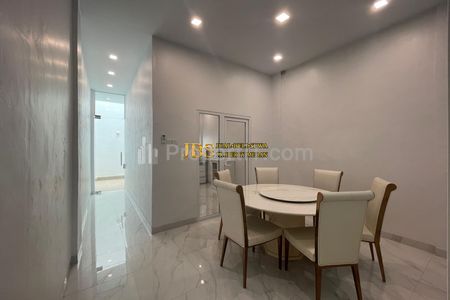 Dijual Rumah Baru Renovasi Fully Furnished di Komplek Adam Malik Riverside Jalan Sekata