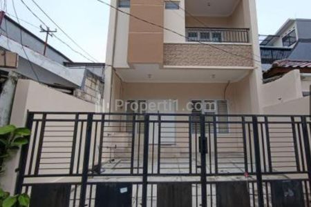 Disewakan RumahDaerah Bendungan Hilir Jakarta Pusat - 3BR