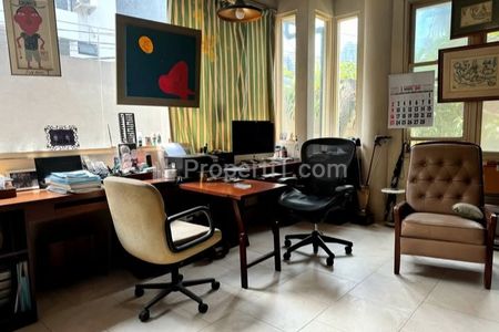 Sewa Rumah Mewah 4 Lantai Furnish, 5 BR, Ada Kolam Renang di Widya Chandra, Dekat SCBD, Senopati, Sudirman, Kebayoran Baru, Jakarta Selatan
