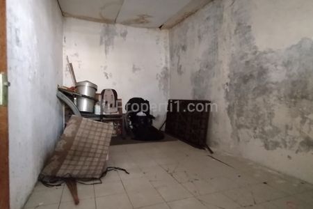 Dijual Rumah di Taman Kota, Jakarta Barat - Luas Tanah 304 m2