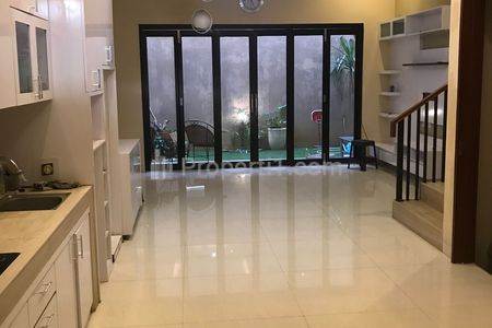 Disewakan Rumah 2 Lantai Full Furnished 4+2 Bedroom di Area Tebet - Jakarta Selatan