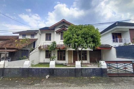 Dijual Rumah Strategis Tanah Luas Seputar Jl. Kaliurang Km 8 Yogyakarta Dekat UGM, PAKUWON MALL