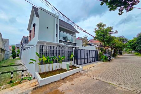 Rumah Dijual Cepat du Kencana Loka BSD Tangerang Selatan - Baru Selesai Cantik Banget Lokasi Bagussss Strategis