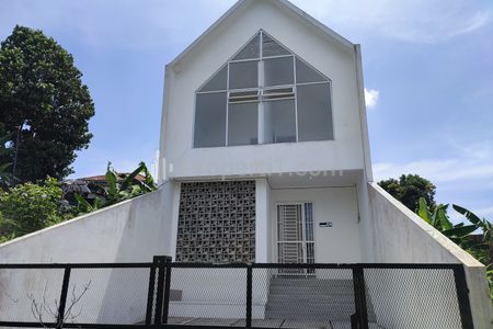 Dijual Rumah Villa 2 Lantai di Cigugur Ciwaruga Sayap Gegerkalong Bandung