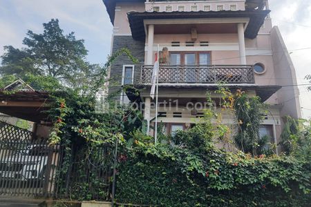 Jual Rumah Etnik 3 Lantai di Sayap Cikutra Kota Bandung