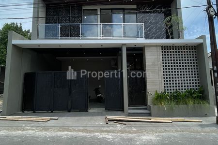 Dijual Rumah Mewah FULL FURNISHED dekat Exit Tol Jogja Solo di Purwomartani Kalasan Sleman